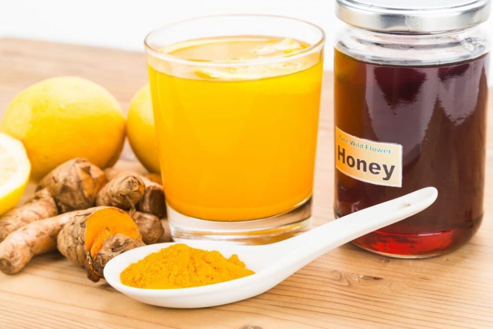 Uống tinh bột nghệ mật ong trị nám hiệu quả